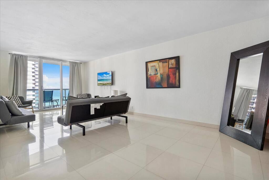 Beachfront 2 Bedroom At Tides Hollywood 8Th Floor Exterior photo